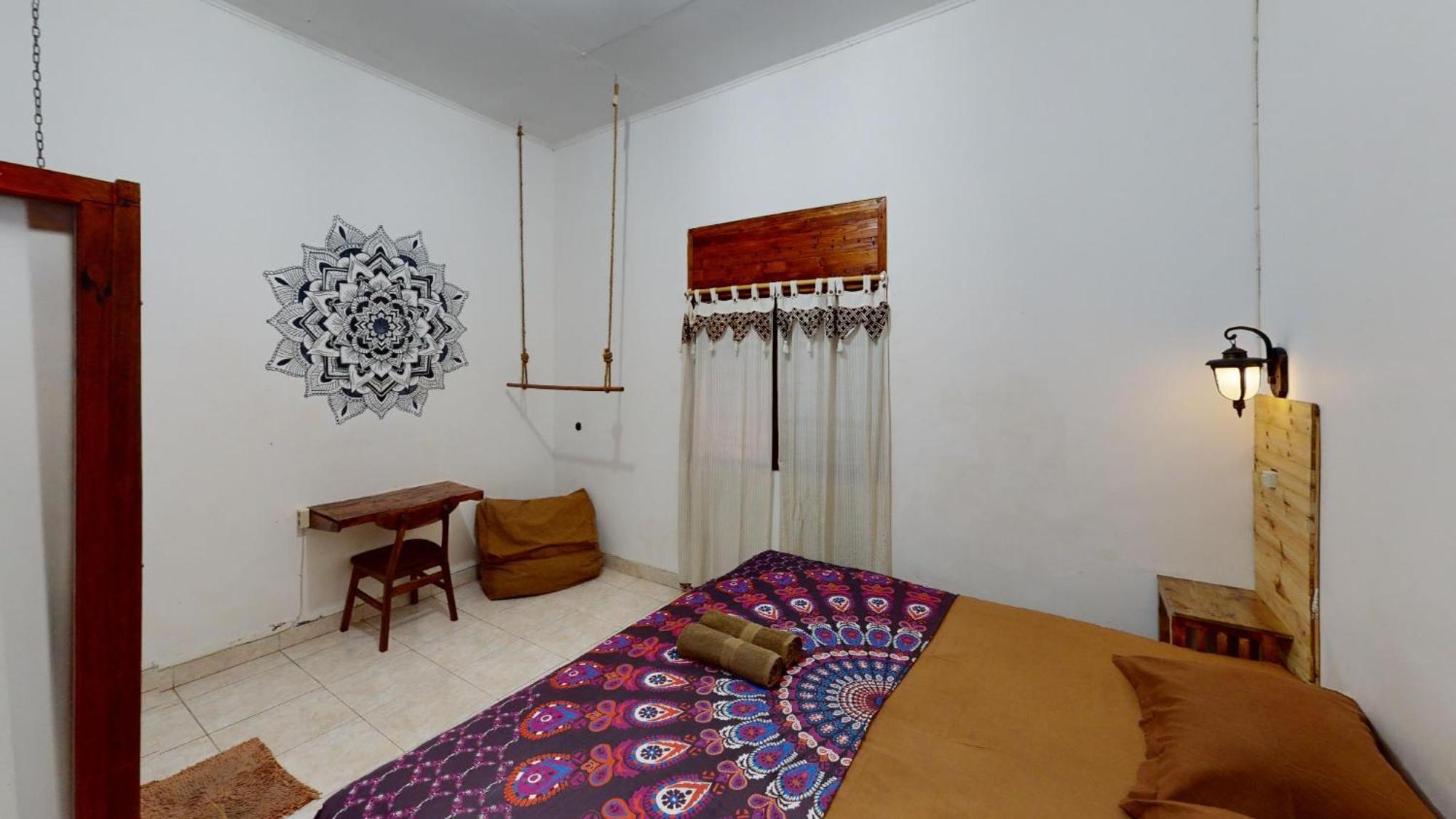 Wood Stone Hostel Yogyakarta Exterior photo