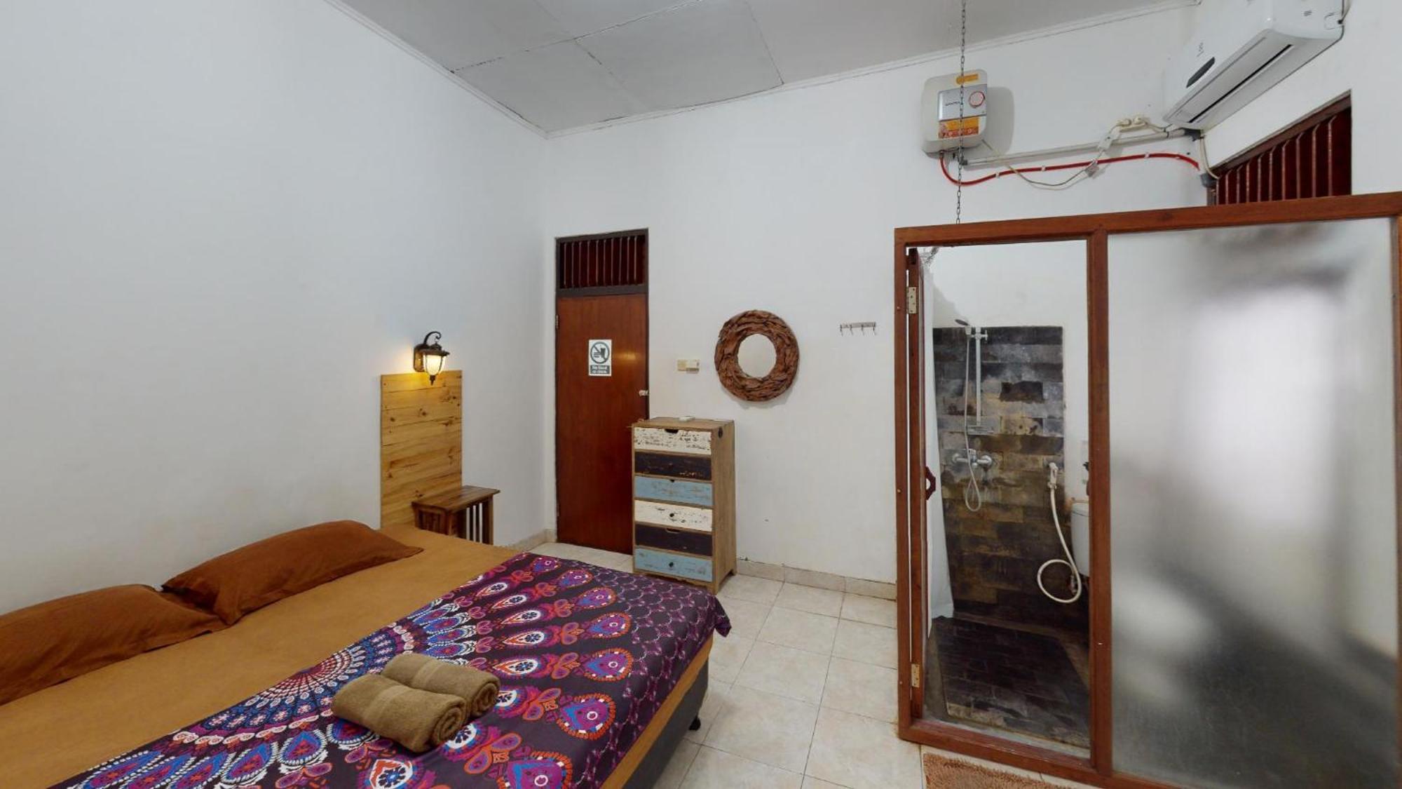 Wood Stone Hostel Yogyakarta Exterior photo