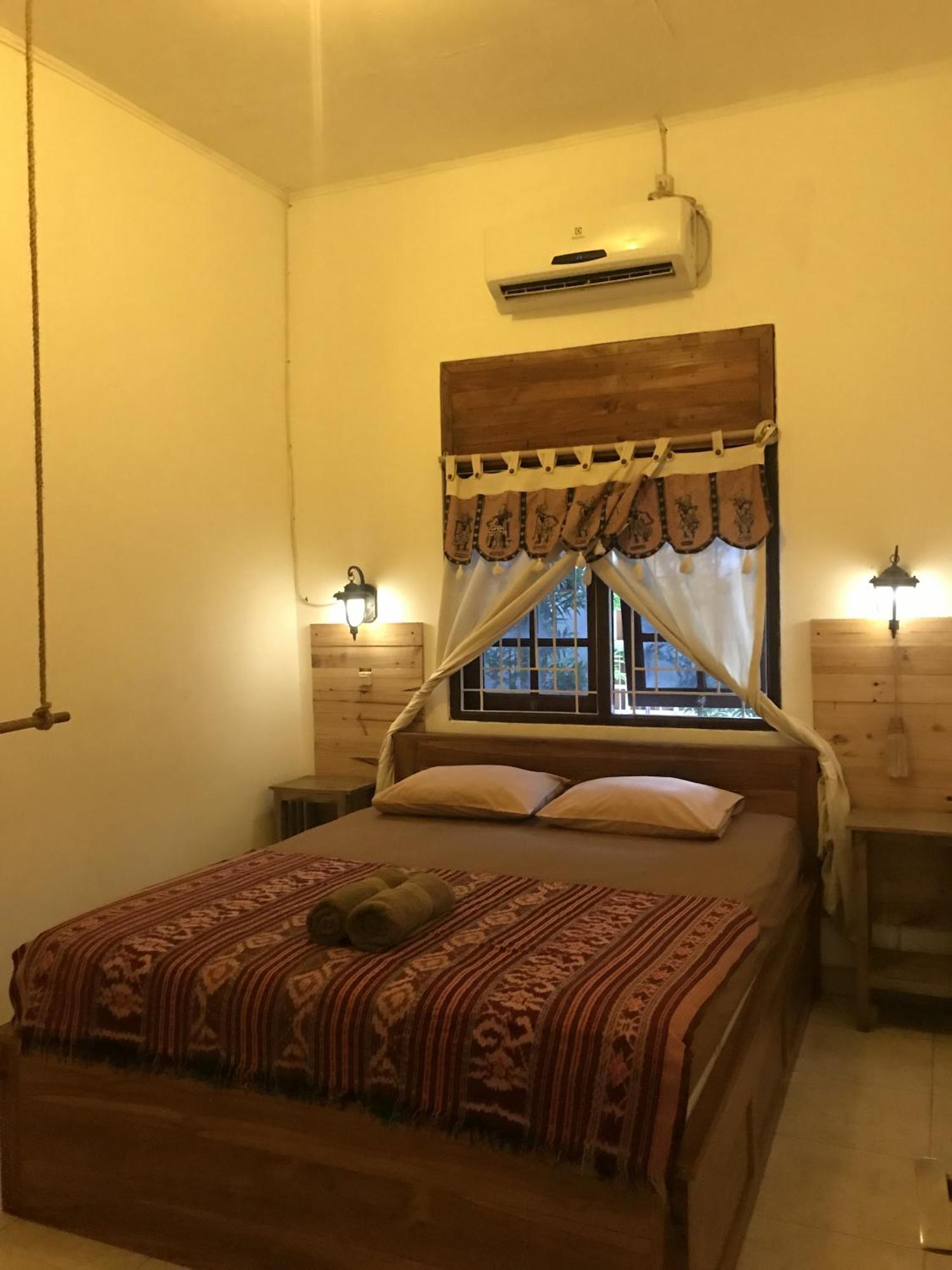 Wood Stone Hostel Yogyakarta Exterior photo