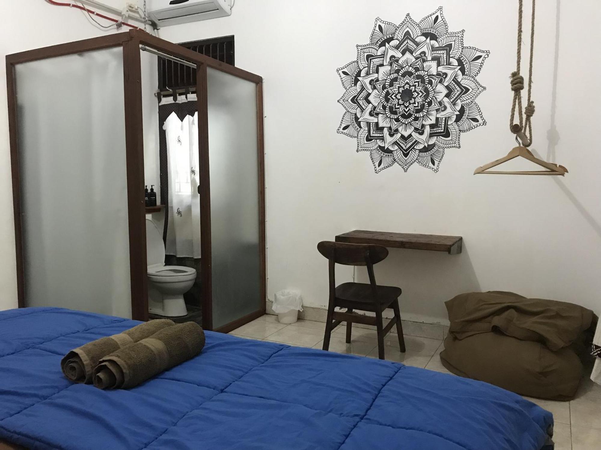 Wood Stone Hostel Yogyakarta Exterior photo