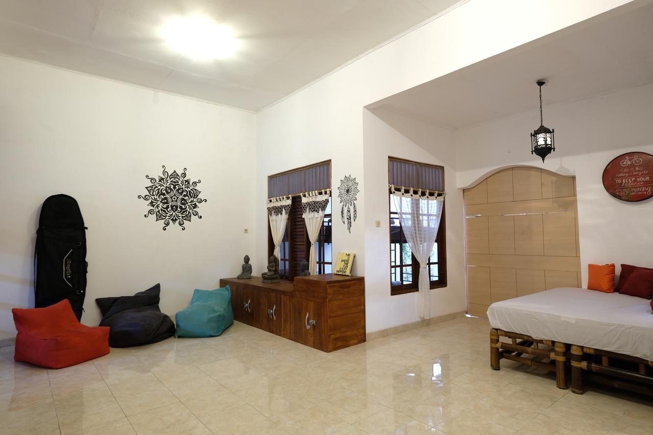Wood Stone Hostel Yogyakarta Exterior photo