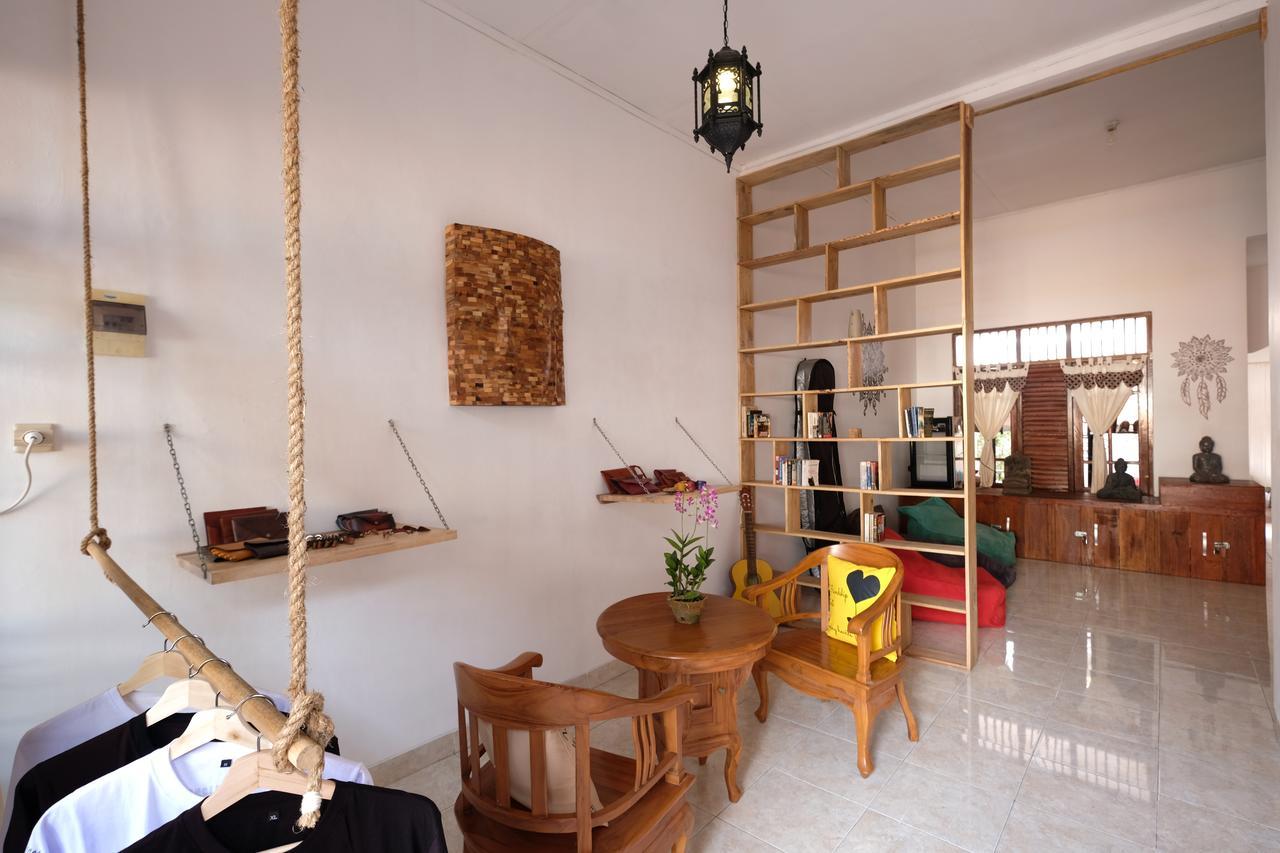Wood Stone Hostel Yogyakarta Exterior photo