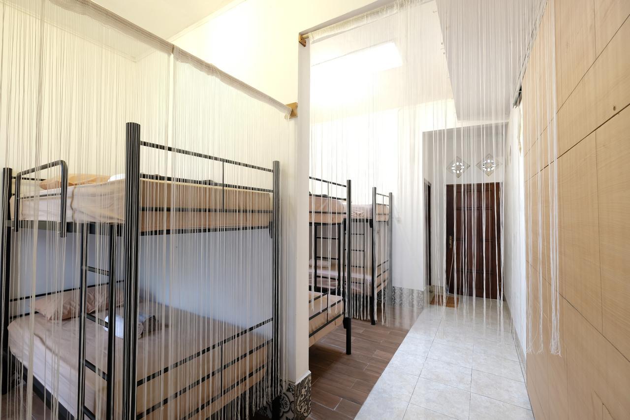 Wood Stone Hostel Yogyakarta Exterior photo