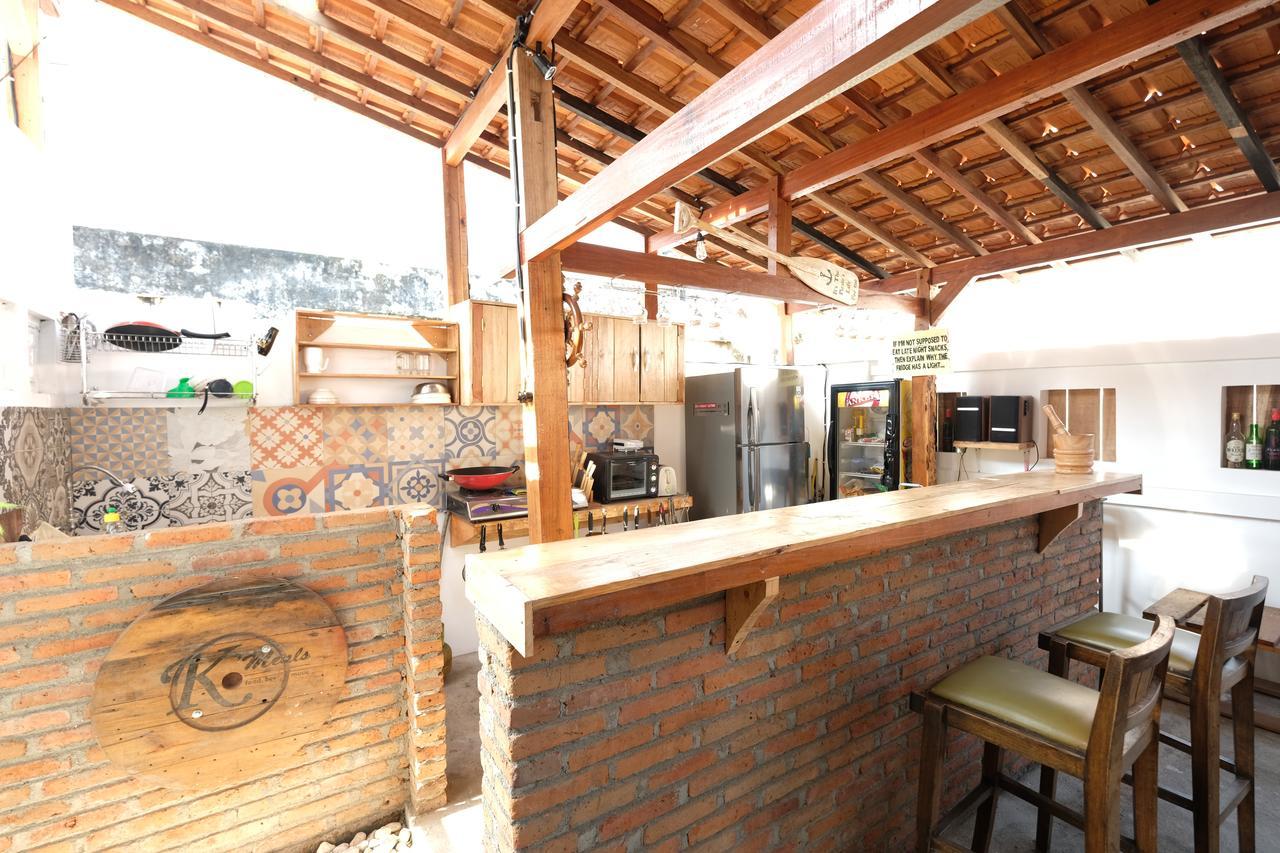 Wood Stone Hostel Yogyakarta Exterior photo