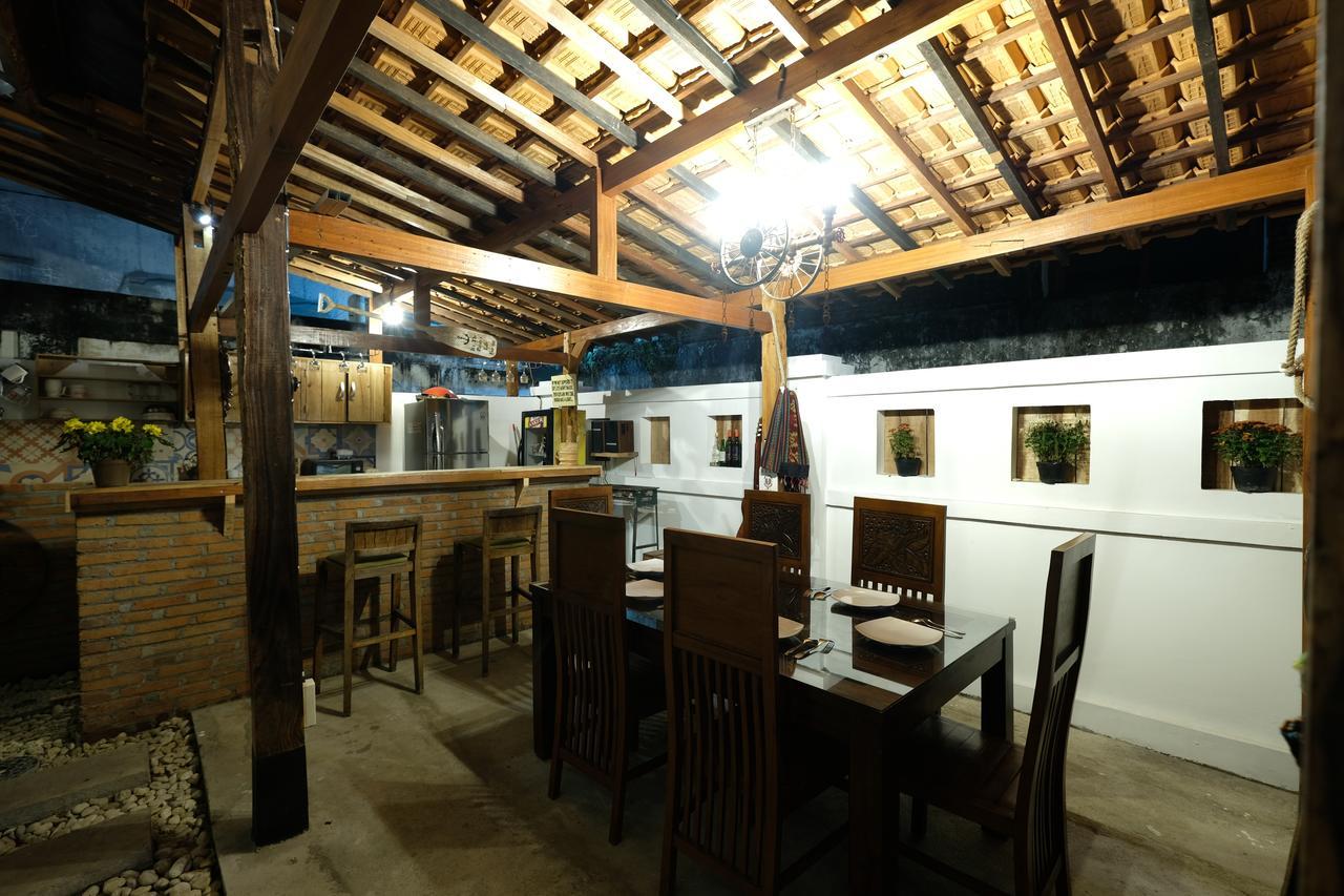 Wood Stone Hostel Yogyakarta Exterior photo