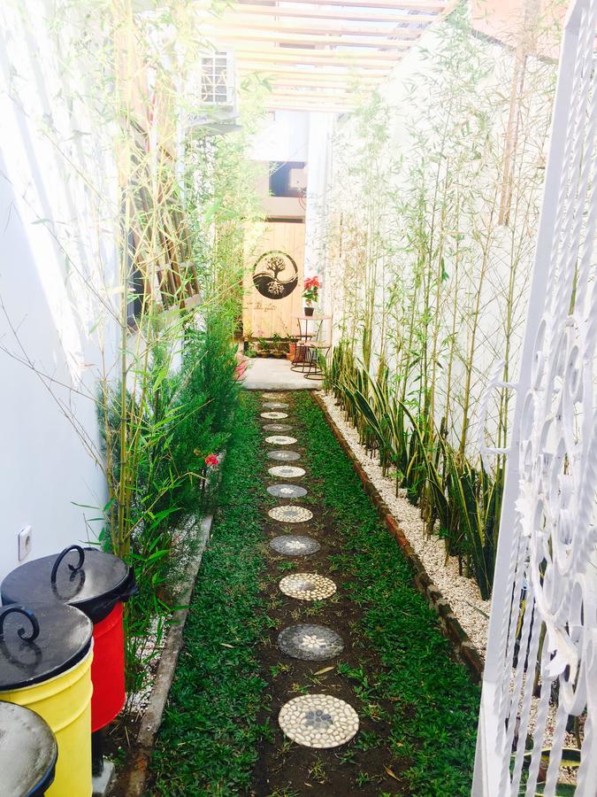 Wood Stone Hostel Yogyakarta Exterior photo