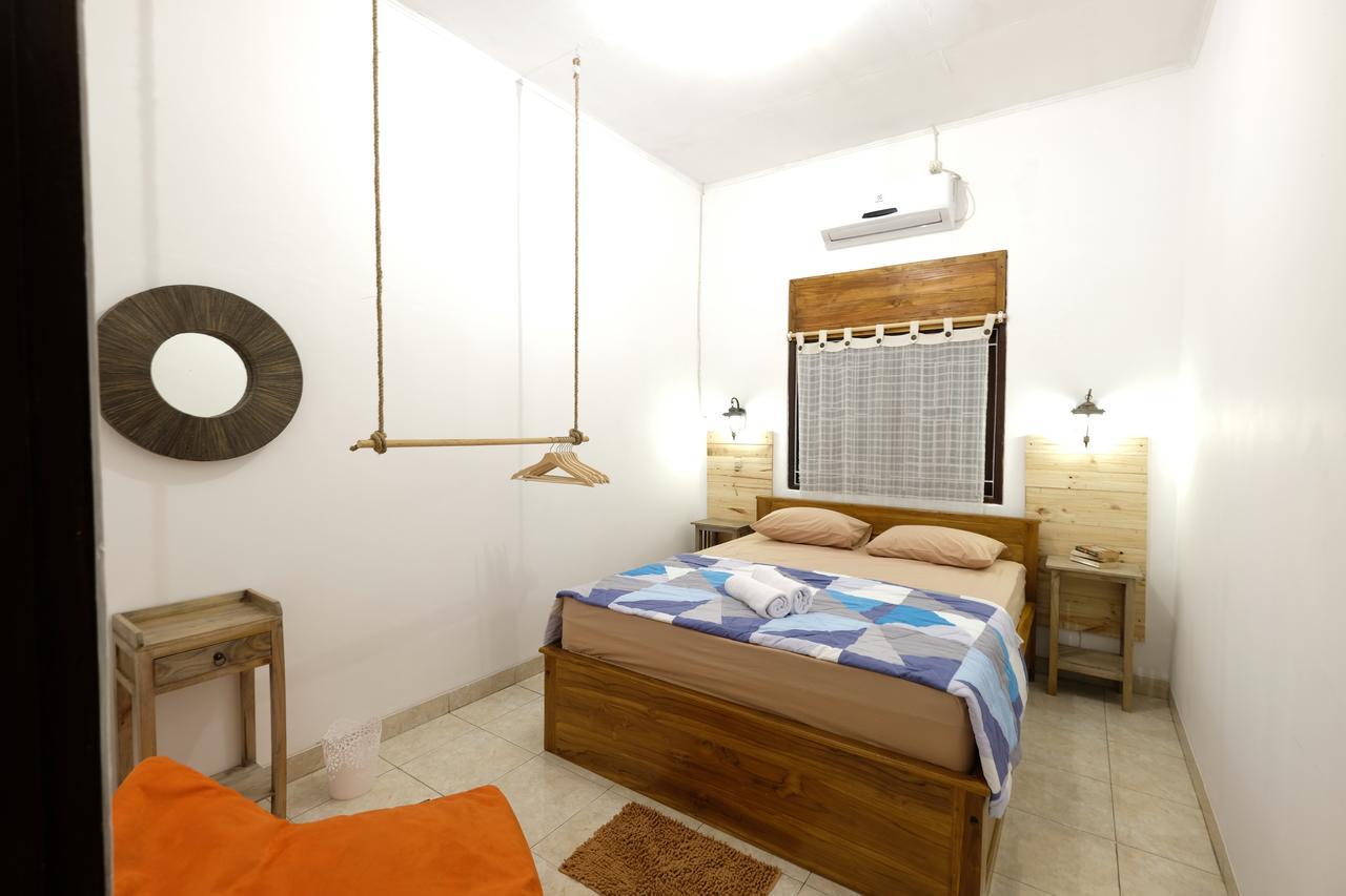 Wood Stone Hostel Yogyakarta Exterior photo