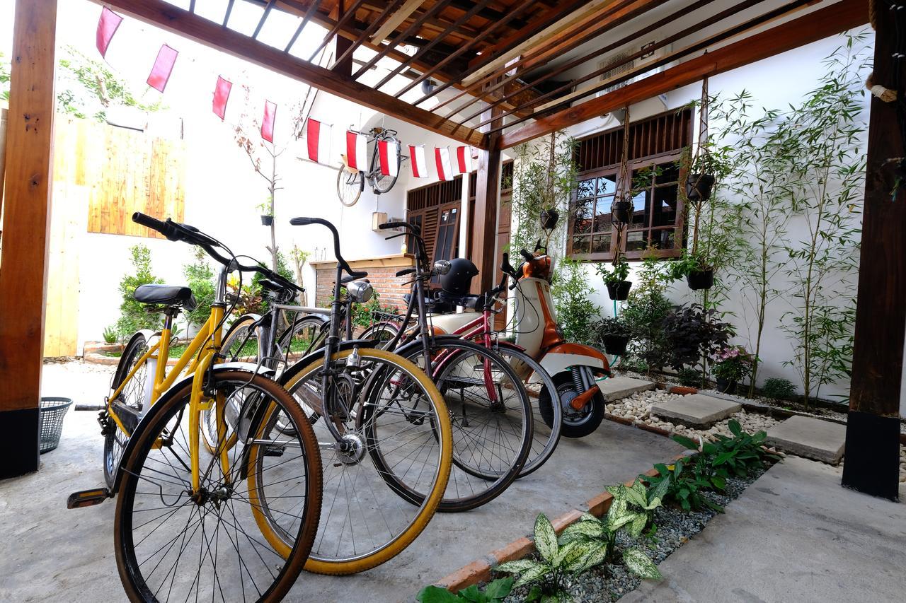 Wood Stone Hostel Yogyakarta Exterior photo