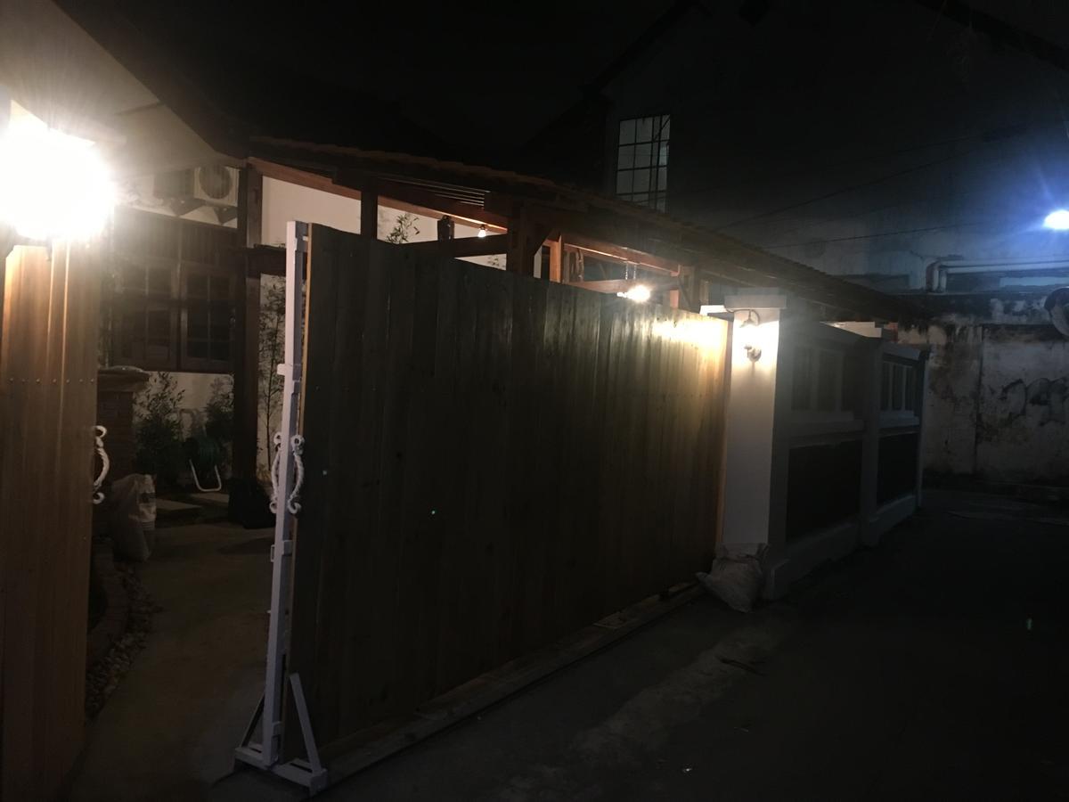 Wood Stone Hostel Yogyakarta Exterior photo