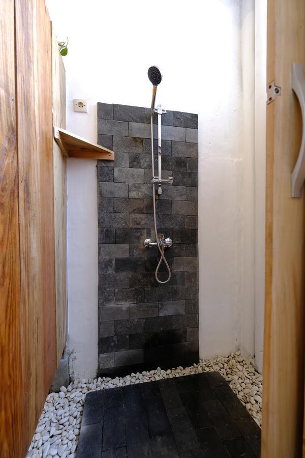 Wood Stone Hostel Yogyakarta Exterior photo