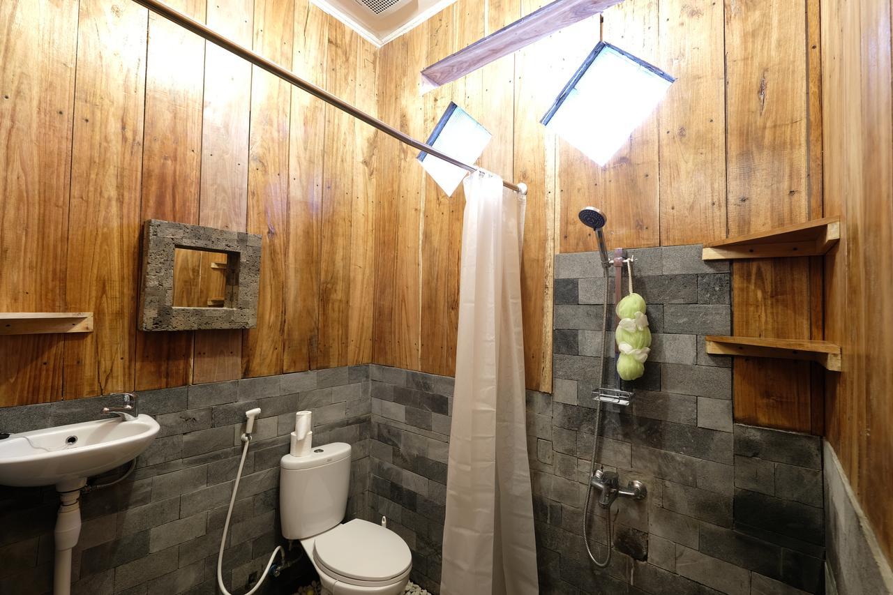 Wood Stone Hostel Yogyakarta Exterior photo